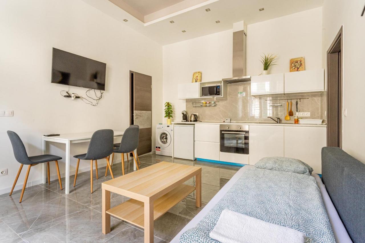 Modernized Condo At Kiraly 51 Budapest Eksteriør bilde